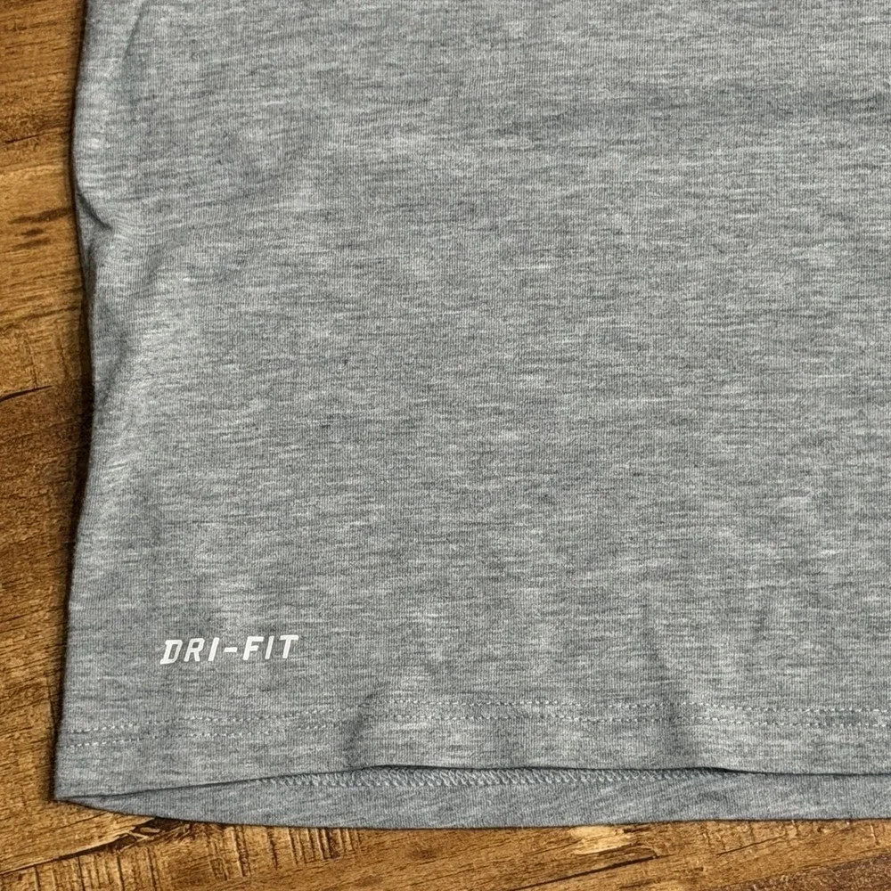 Nike Run Grey T-Shirt Men's Sz Medium Running Sports Tennis Gym Jogging